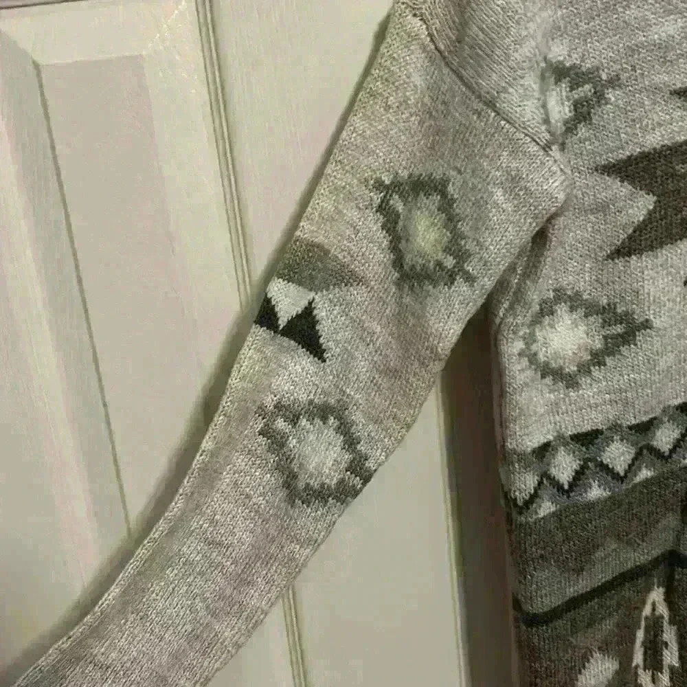 American Eagle Outfitters sweater - Picture 2 of 4